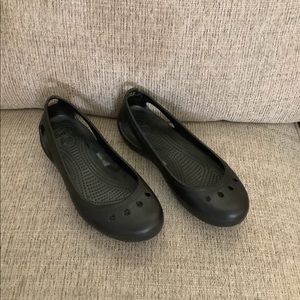 Womens Crocs flats-size 7